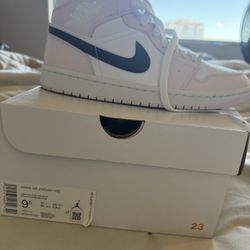 Nike Air Jordan 1 Mid Women's Size 9.5 Light Violet/Black/White, BQ6472-500