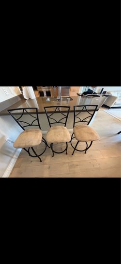 Set of 3 Swivel Counter Height Bar Stools  Selling a set of 3 counter-height swivel bar stools in good used condition. These stools feature a sturdy m