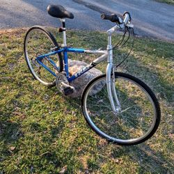 Trek 7200 Hybrid 15 Inch Frame READY TO RIDE NEEDS NOTHING Cash Only Pick Up In Brookhaven Pa 19015