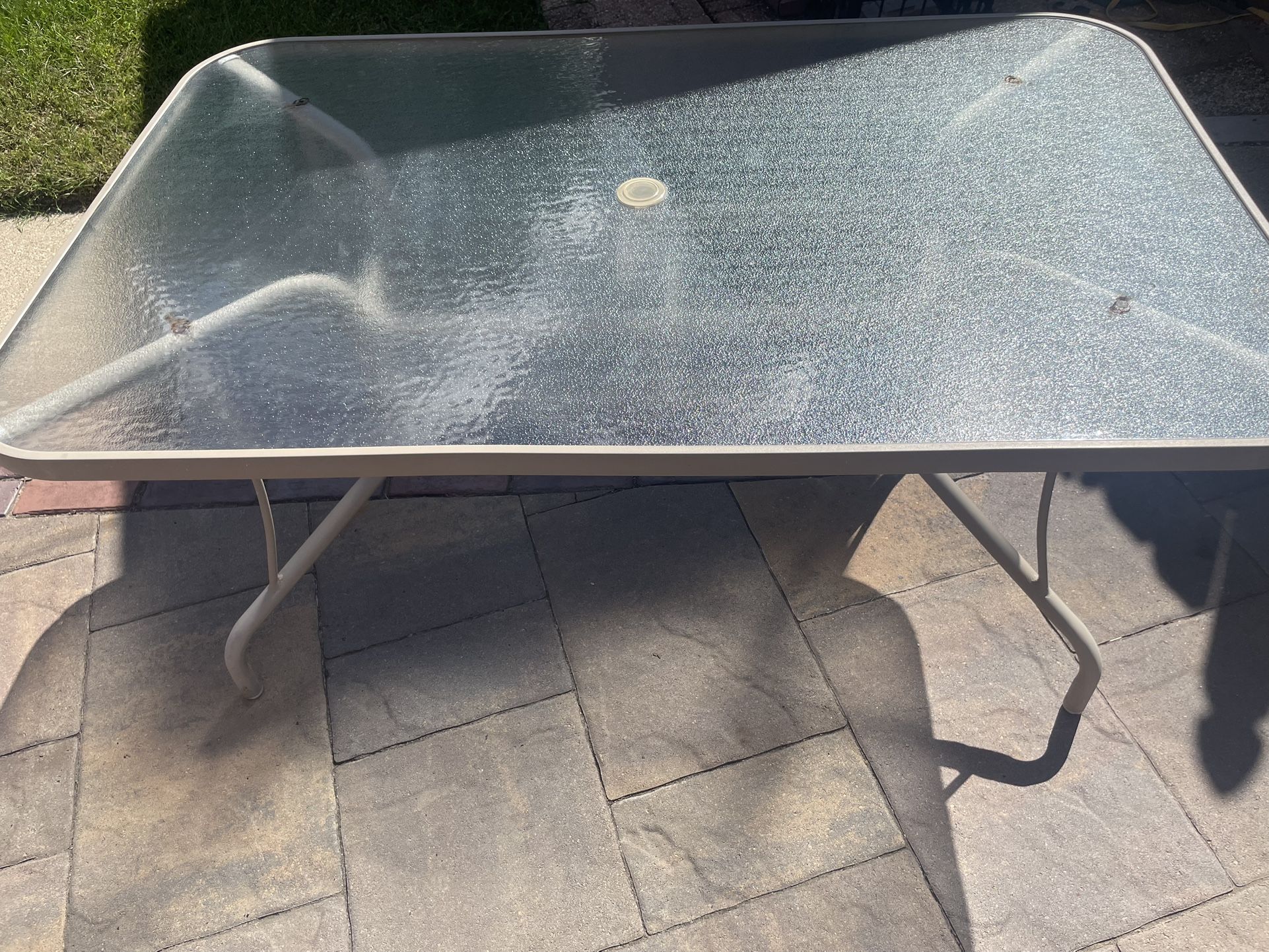 5 Ft W Aluminum Patio Dining Table Set & 4 Stacking chairs Will Not Rust 🚚 Extra