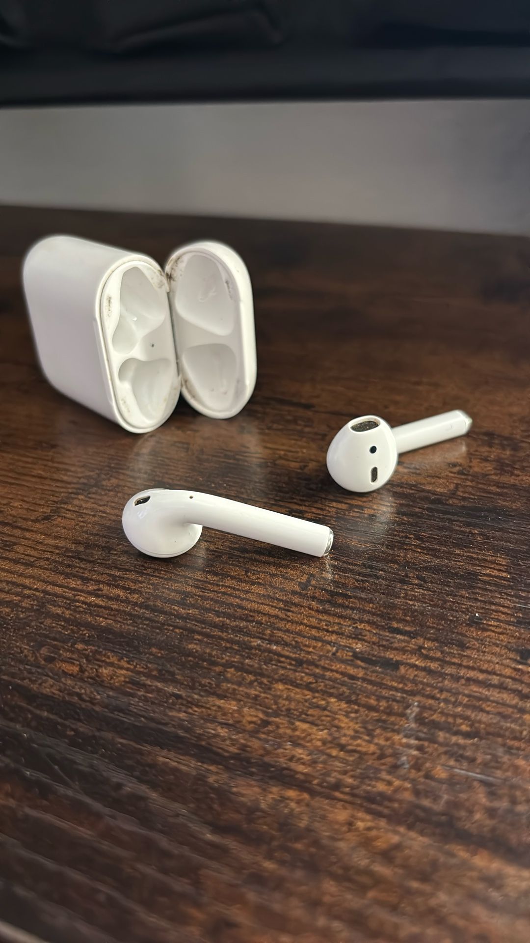 Apple Airpods 1s Gen