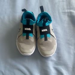 Nike Flex Runner 2 road running shoes. 