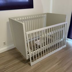 West Elm Audrey Crib Convertible Toddler Bed White PBK – Like New