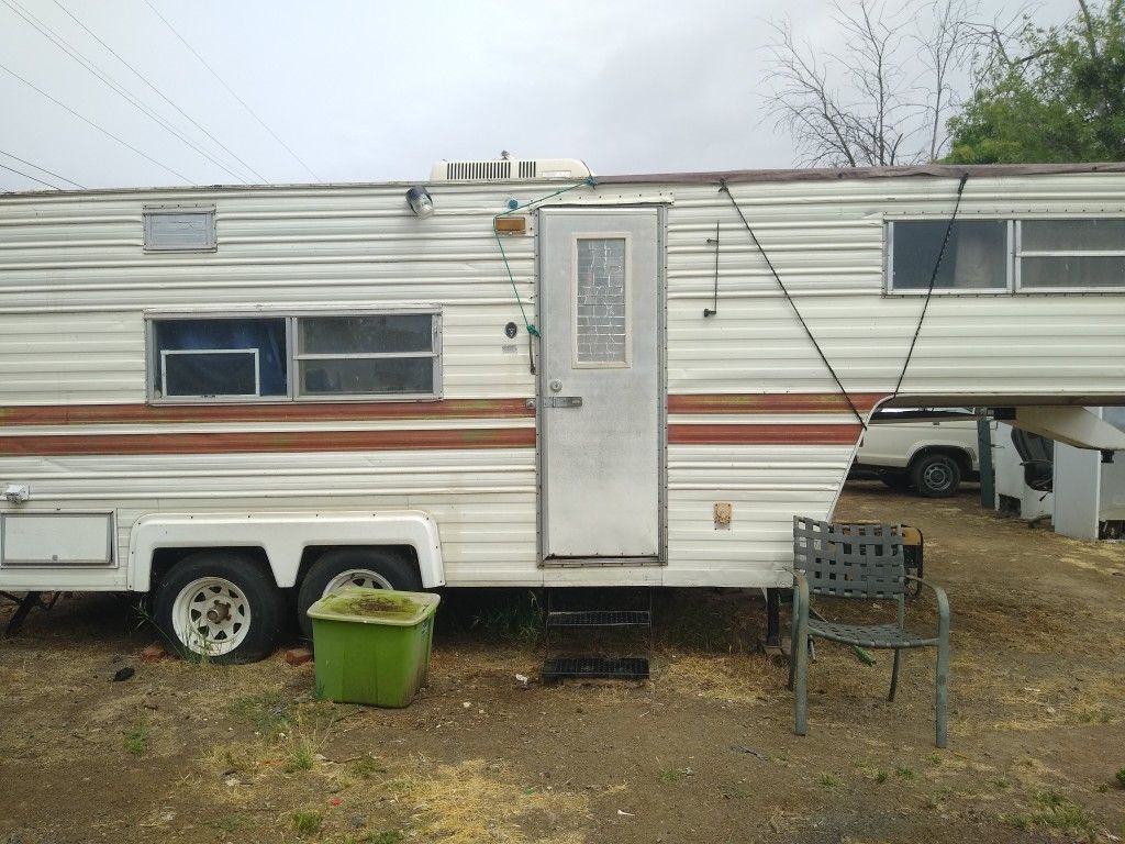 Fifth Wheel Travel Trailer