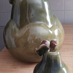 A SET OF CERAMIC PEARS, DIMENSIONS ARE 10 IN. & 5 IN. NO CHIPS, THEY ARE NON-SLIP, PRICE IS FOR BOTH
