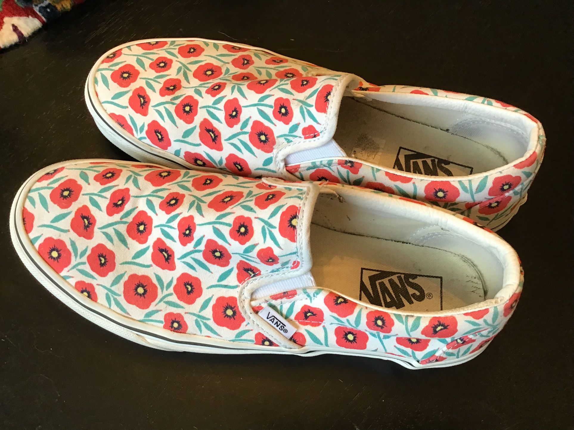 VANS SLIP ON  FLORAL  WOEMAN SIZE 10 I very Nice Condition. 
