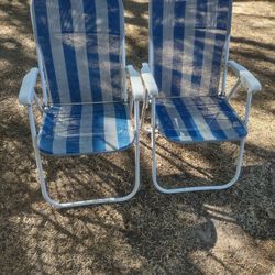 2 folding chairs were $30. Reduced to $25. For both /por las 2 in Donna