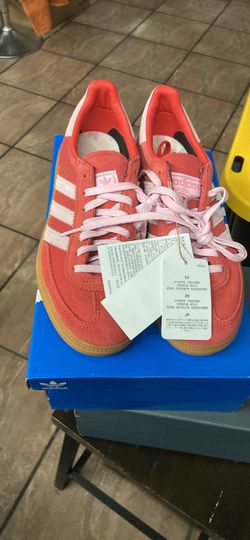 Shoes adidas. Size 6.5. Women no box new