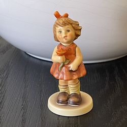 The "Roses Are Red" Goebel Hummel Figurine #762 - 1st Issue - TMK7 In Mint Condition 