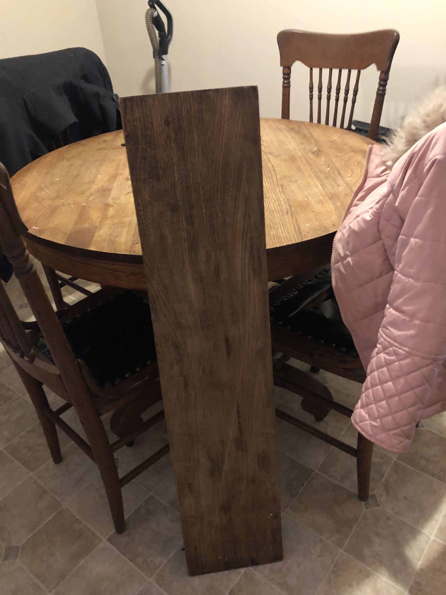 1900 table with 4 chairs