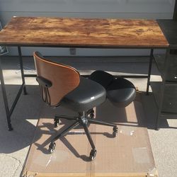 $180 NEWLY ASSEMBLED COMPUTER DESK & CHAIR BUNDLE WITH FLOOR MAT