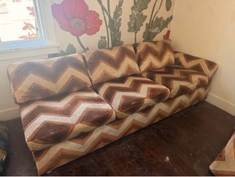 Free couch (no delivery)