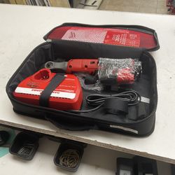 Milwaukee Ratchet & Battery Set