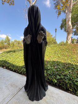 Ghoulish Statue your neighbors will talk about