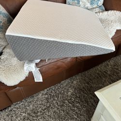 Wedge Pillow Like New