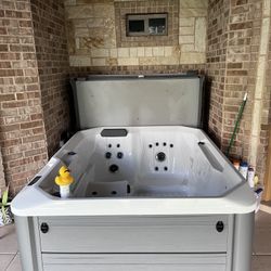 TUB SPA  5’x7’ X30”H