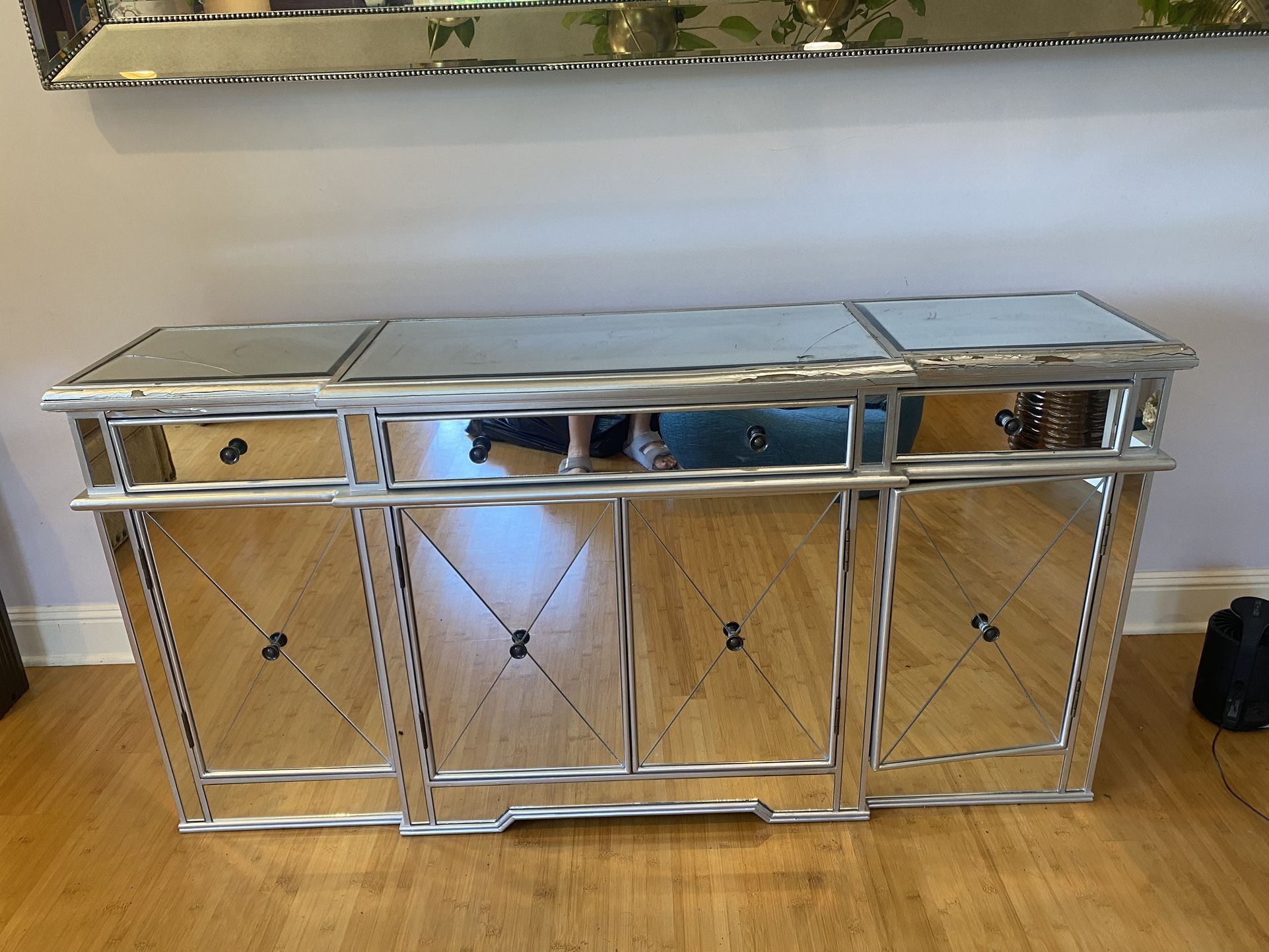 Free Mirrored Hutch Table