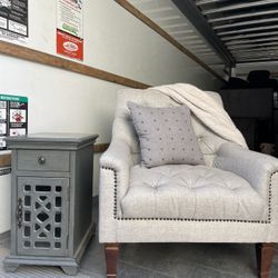 2 Pese  Set  Grey Chair And Chase 