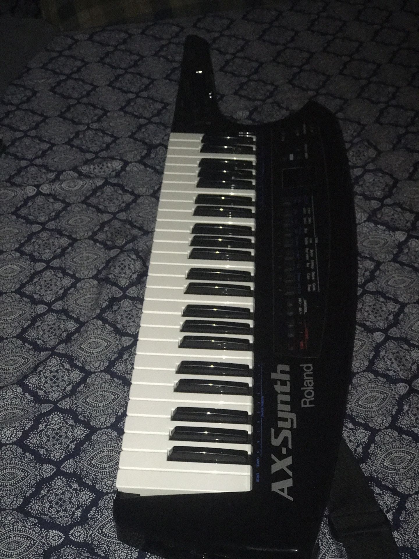 $500 Roland Ax-Synthbk Z3A2200