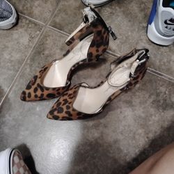 Jessica Simpson Size 6 Heels