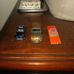 2 Volkswagon Buggy and a 1969 Dodge Charger Daisy Duke