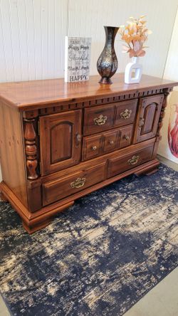 CUTE CABINET / DRESSER