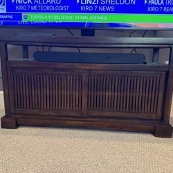 TV Stand w Storage