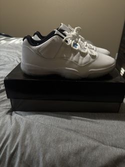 Air Jordan 11 Low - White/Black - Size 9.5