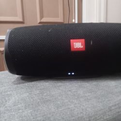 JBL Charge 4 