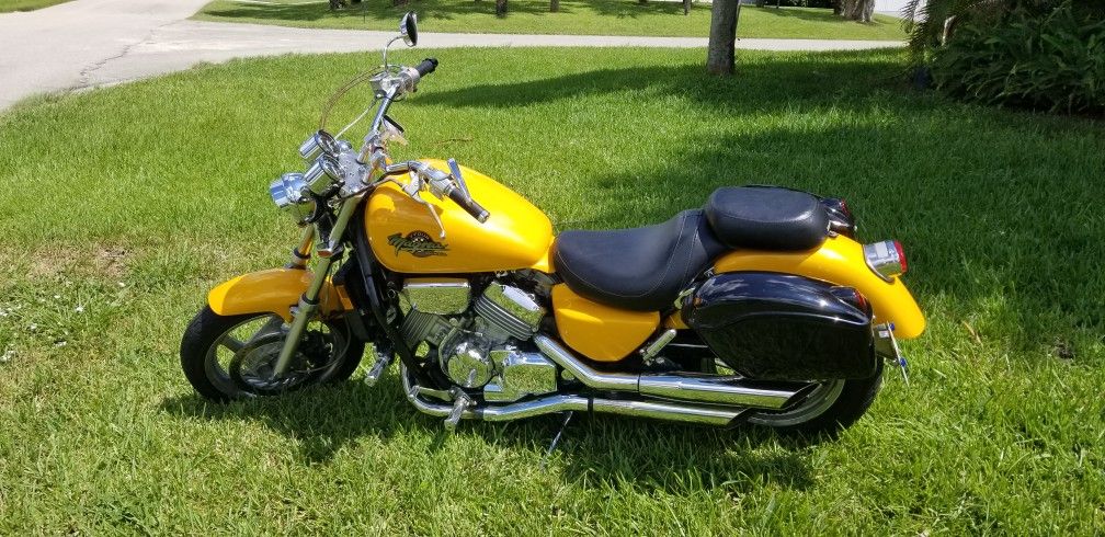 94' Honda Magna 750 V
