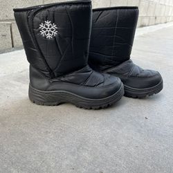 Snow Boots Women’s Size 6