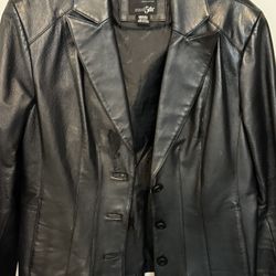 WOMEN’S LEATHER JACKET..