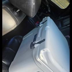 YETI Tundra White Cooler 35