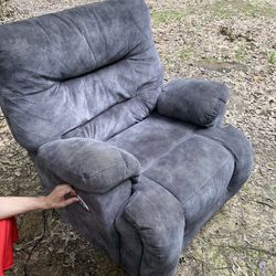 Still New!!  Electric  Cowboy Recliner  With USB Port 