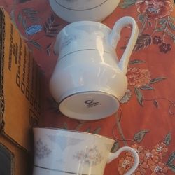 43 Pieces China Set.