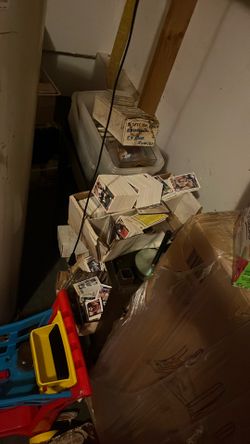 Thousands of Sports Cards – Baseball, Basketball, Football, Pokémon & More – Bulk Lot”