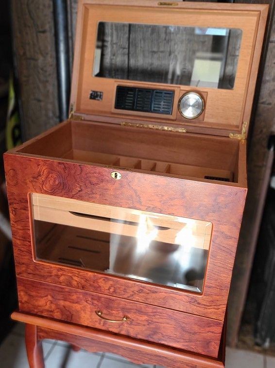 Geneve Humidor Cabinet For 500 Cigars