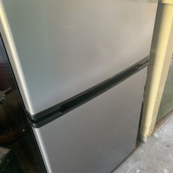 3.2cf Mini Refrigerator Freezer
