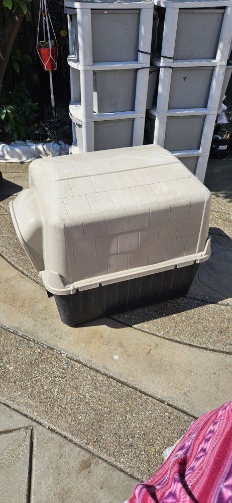 Dog Houses 