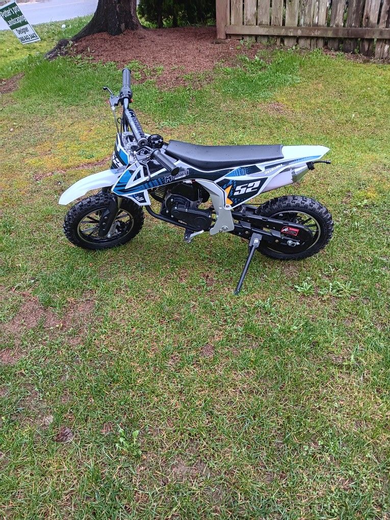 2026 Kids 2 stroke 52cc. gas dirt bike road 1 time runs great