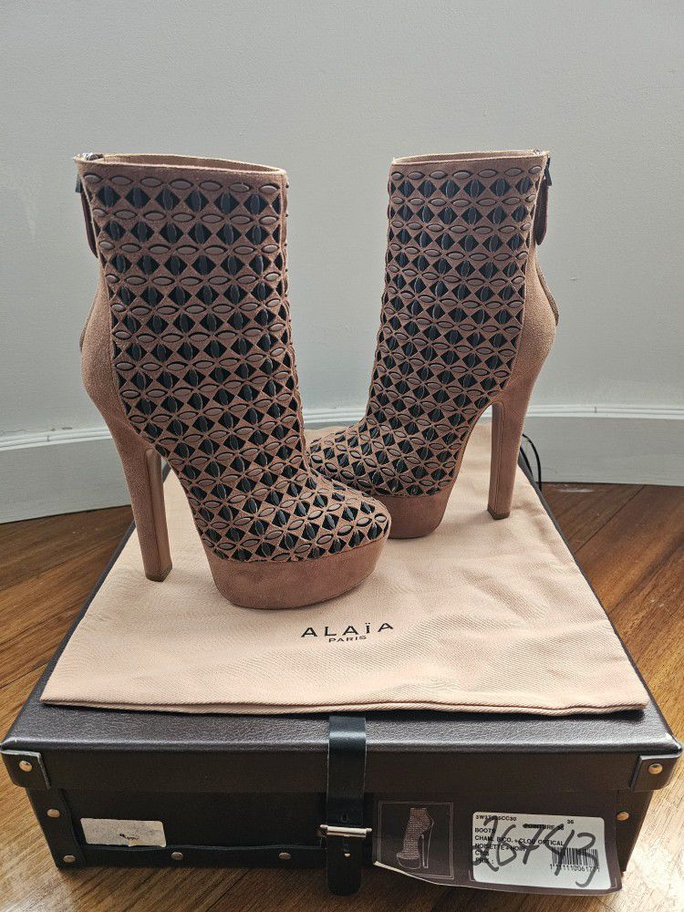 Alaia Ankle Boots