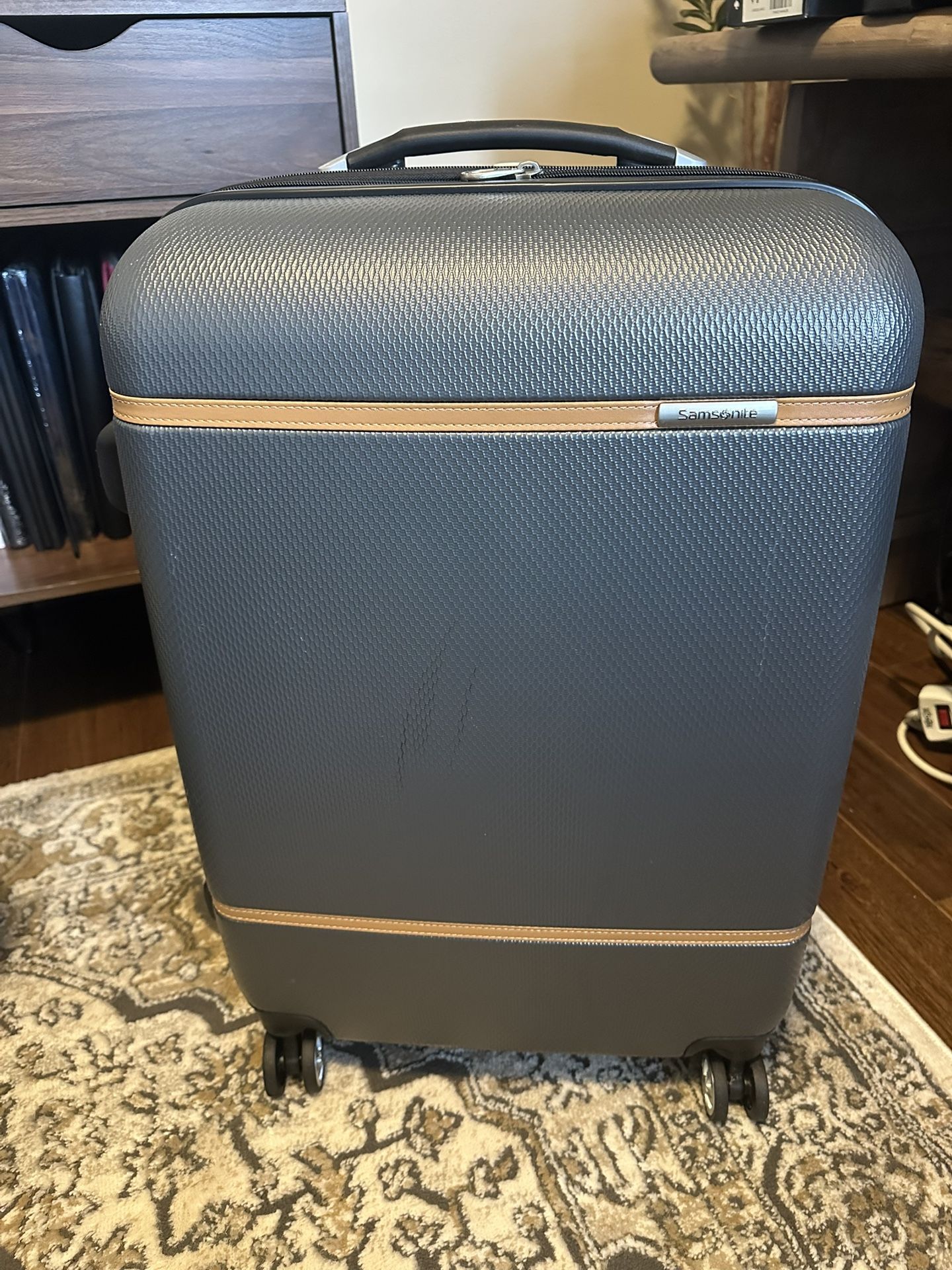 Samsonite Clearwater LTD 24’ Spinner Luggage