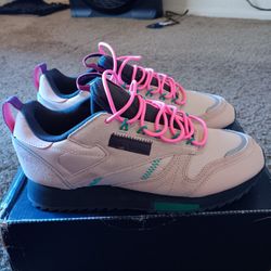 🔥 Pink Reebok Women 🔥