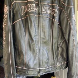 Ladies Harley Davidson Leather Jacket XLsize. Mint Condition. $200