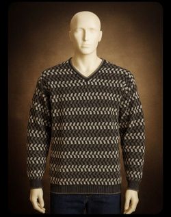BILL BLASS MEN'S GEOMETRIC PATTERN V-NECK SWEATER, GRAY, BROWN AND CREAM. SIZE:L