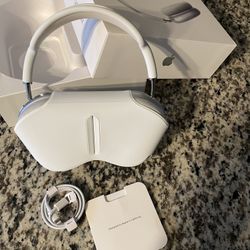 starlight and white airpod max