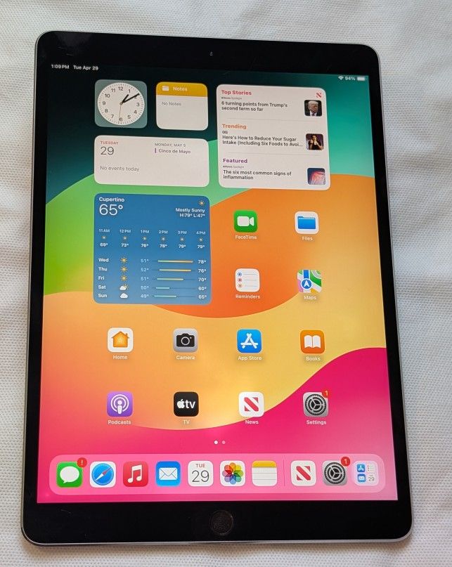 NICE APPLE iPad PRO 10.5 inch 512GB WIFI iOS17
iPad works on WIFI
