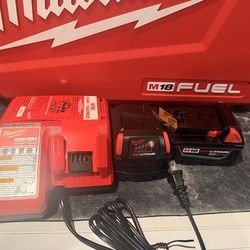 Milwaukee 2 Batteries & charger XC5.0