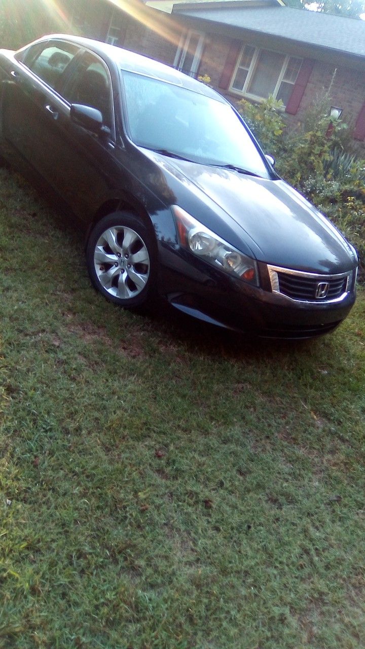 2009 Honda Accord 2.4L - 74k miles & a CLEAN title