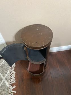 PRETTY DECORATIVE NIGHT STAND